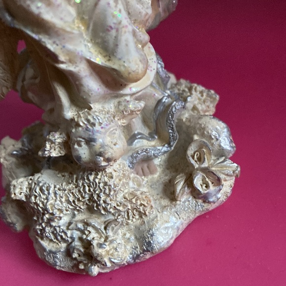 Angel ceramic draped ruffles with sparkly wings and a lamb at her feet - Picture 4 of 5
